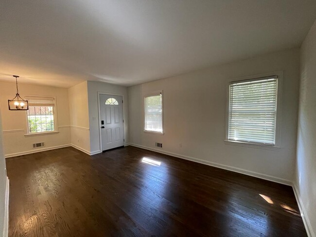 Foto del edificio - 3040 Remington St