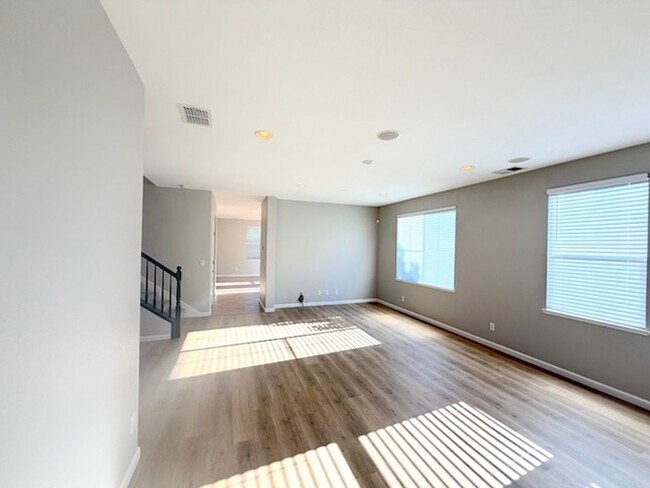 Foto del edificio - 4 Bedroom Home in Whitney Ranch with Access to Clubhouse