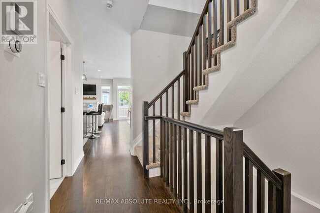 Building Photo - 243 Overberg Way