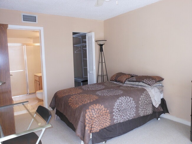 Photo - CORAL GABLES UNIVERSITY INN CONDO