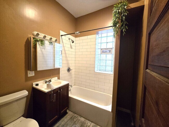 Foto del edificio - 6339 S Eberhart Ave