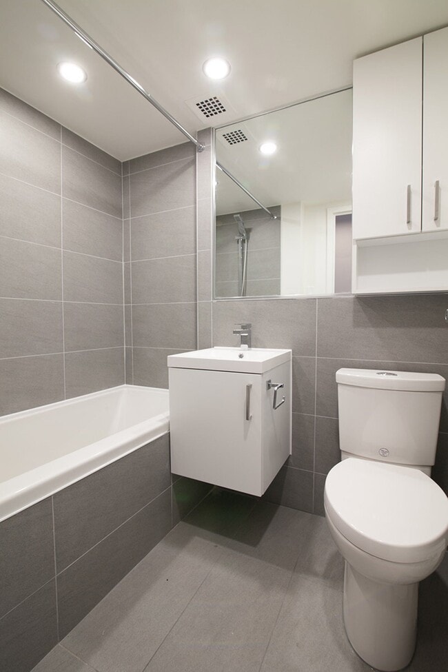 Building Photo - 3460 Rue Durocher