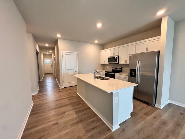 Building Photo - 709 E Bear Dr