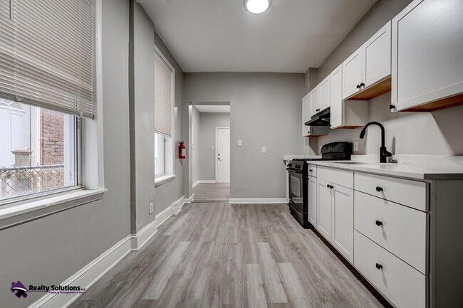 Building Photo - 517 Trenton Ave