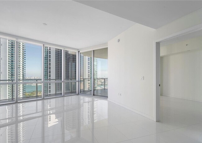 Foto del edificio - 851 NE 1st Ave