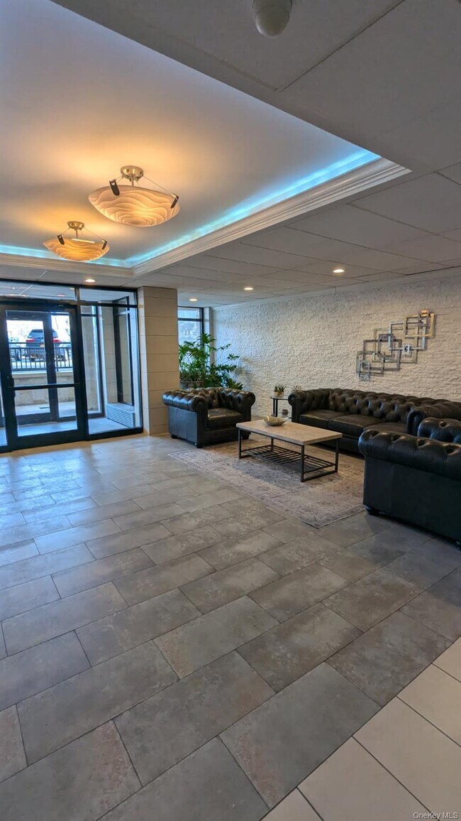 Foto del edificio - 740 E Broadway