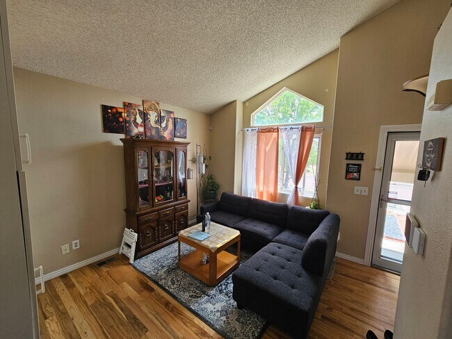 Foto del edificio - 3 Bed 3 bath house in Bradley Ranch!