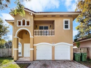 Building Photo - 1736 NE 9th Dr Building Photo - 1736 NE 9th Dr