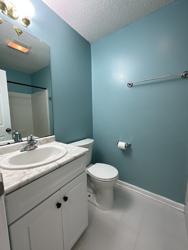 Building Photo - ALL Utilities Included