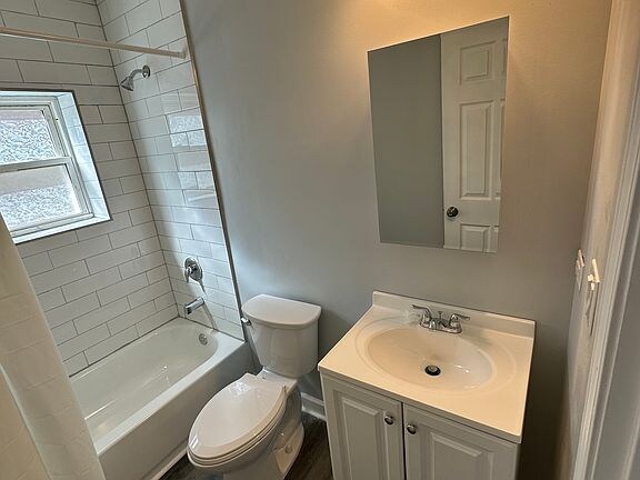 Building Photo - 1823 Oak Park Ave