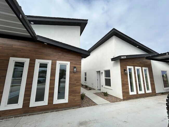 Foto del edificio - 1409 S Michigan St