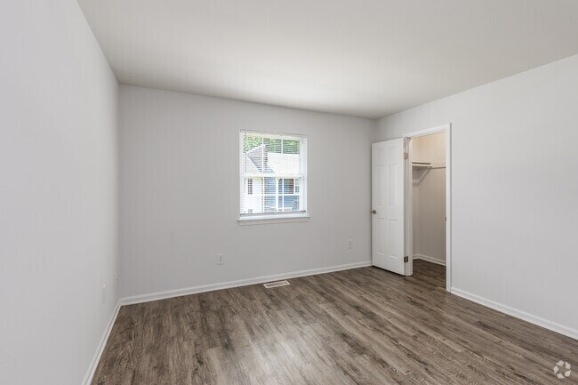 2 habitaciones, 1,5 baños - 1080 pies cuadrados - Dormitorio principal - Fox Hill Village