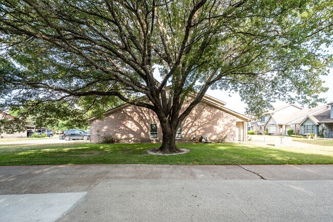 Foto del edificio - 2053 Country Village Blvd