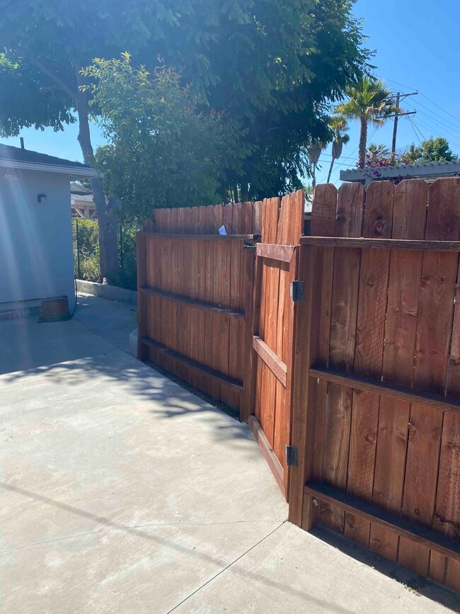 Building Photo - 6207 Goodland Ave