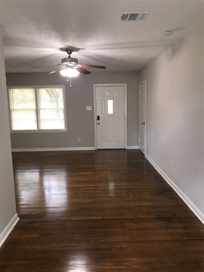 Foto del edificio - 2702 N Camp Cir