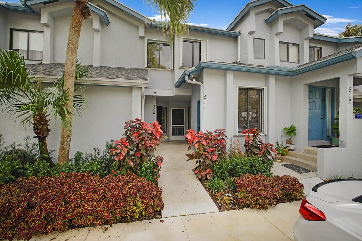 Primary Photo - 505 Harbour Pointe Way