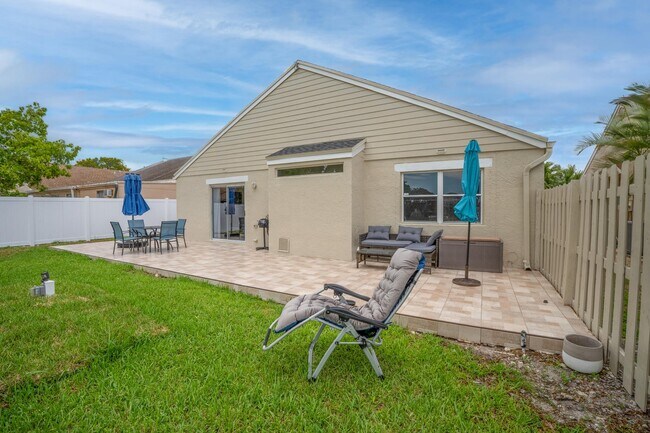 Building Photo - 8600 Floralwood Dr