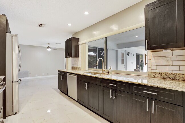 Foto del edificio - 3607 NW 82nd Ter