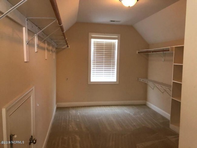 Building Photo - 642 Arabella Dr