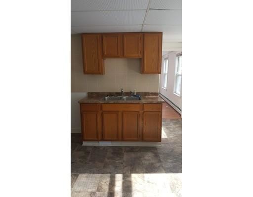 Building Photo - 689 Main St