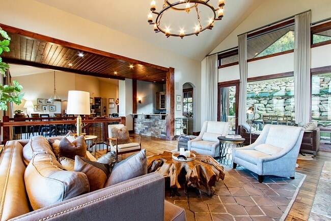 Foto del edificio - 5440 Cove Hollow Ln