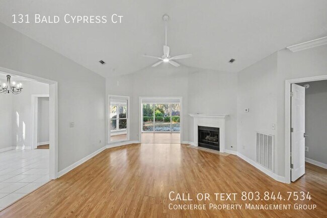 Foto del edificio - 131 Bald Cypress Ct