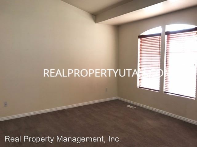 Building Photo - 193 E 2400 S