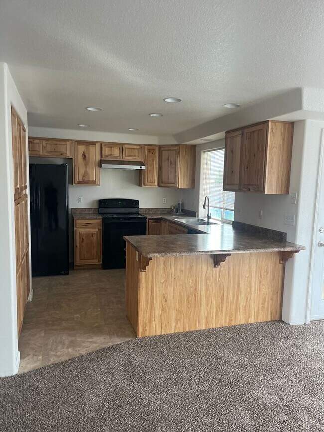 Building Photo - Nice 3 bedroom 2 bath home in North East M...