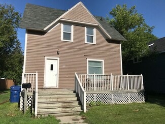 Building Photo - 409-411 S Maple