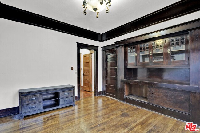 Foto del edificio - 1340 W 30th St