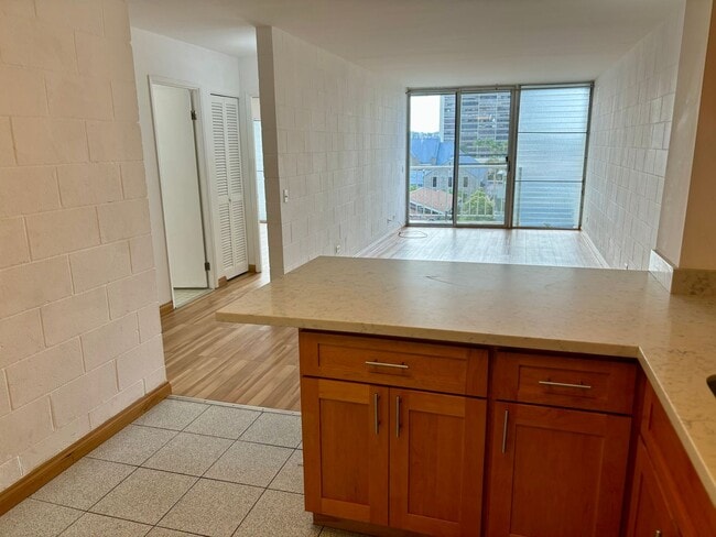 Building Photo - Unfurnished 2 bd, 1 bath 4 floor walk-up w...