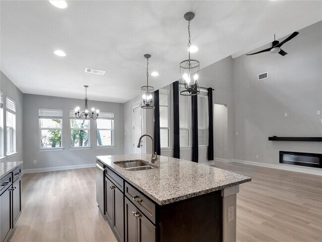 Foto del edificio - 129 Old Trinity Way