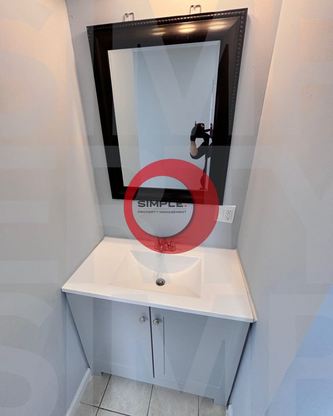 Photo - 113 W Elm St House