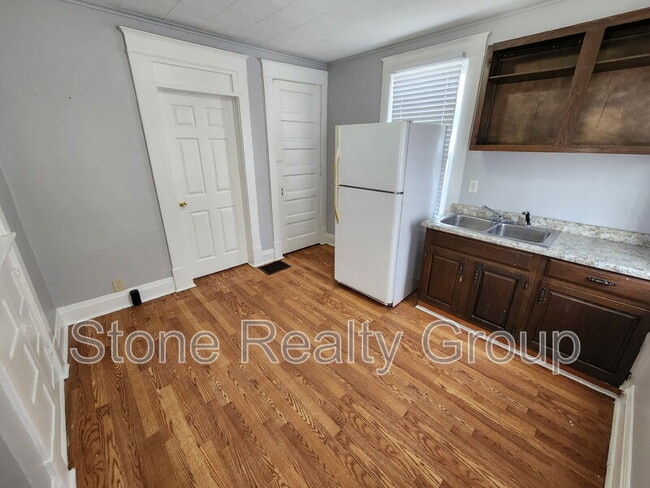 Building Photo - 1022 3rd Ave