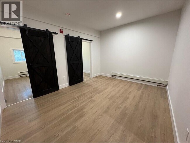 Photo du bâtiment - 803 King St