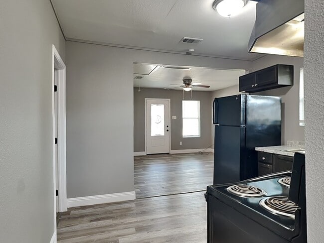 Foto del edificio - 2211 Hooper St