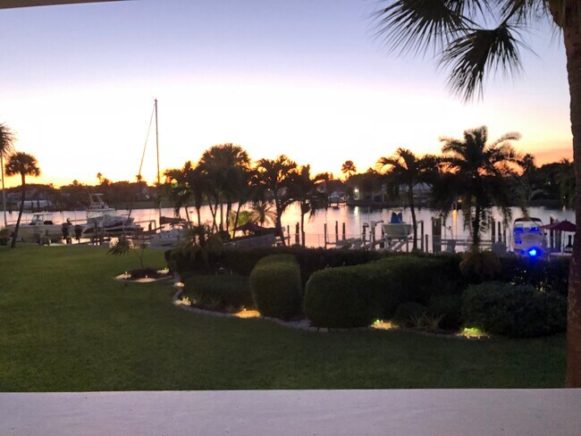 Building Photo - 360 Pinellas Bayway S