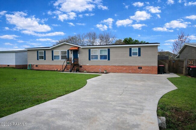 Building Photo - 206 Windcreek Ln