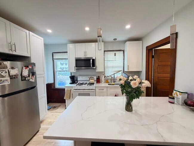 Building Photo - 6 Orange St