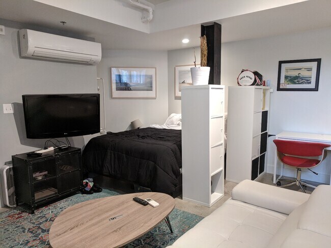 Building Photo - 20 Sunnyside St