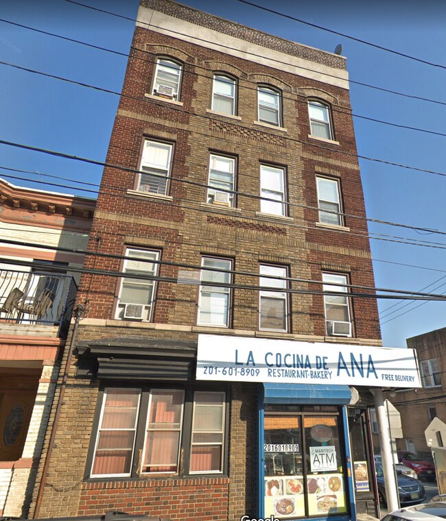 Building Photo - 5400 Hudson Ave