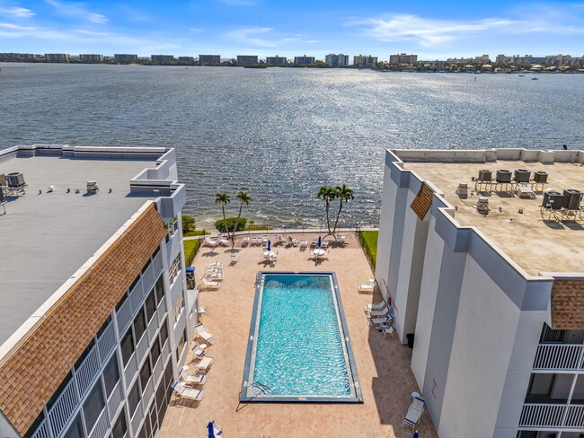 Foto del edificio - 1502 S Lakeside Dr