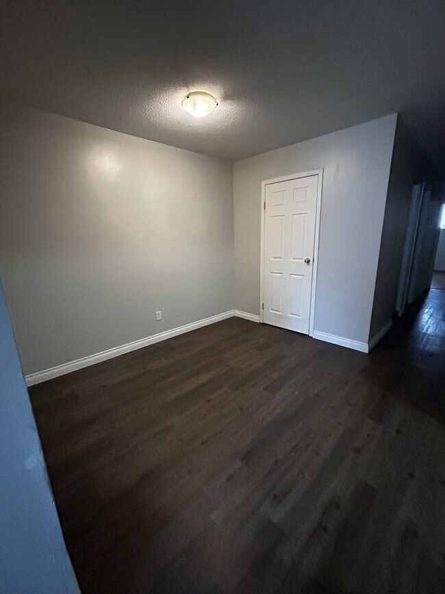 Photo du bâtiment - 1311 Lark Ave