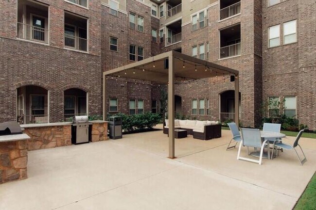 Foto del edificio - 7920 Collin David S Dr