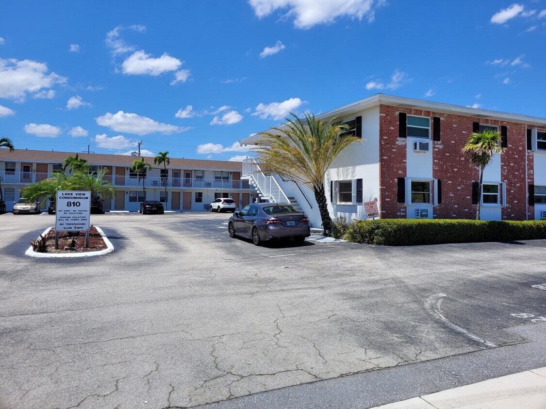 810 Lake Shore Dr Unit 10, Lake Park, FL 33403 Condo for Rent in Lake