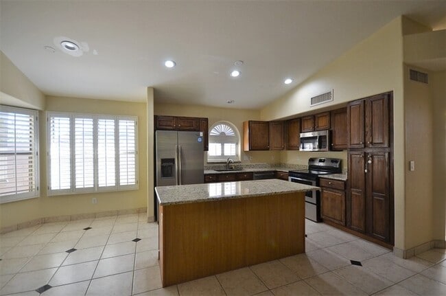 Foto del edificio - 1108 E Betsy Ln