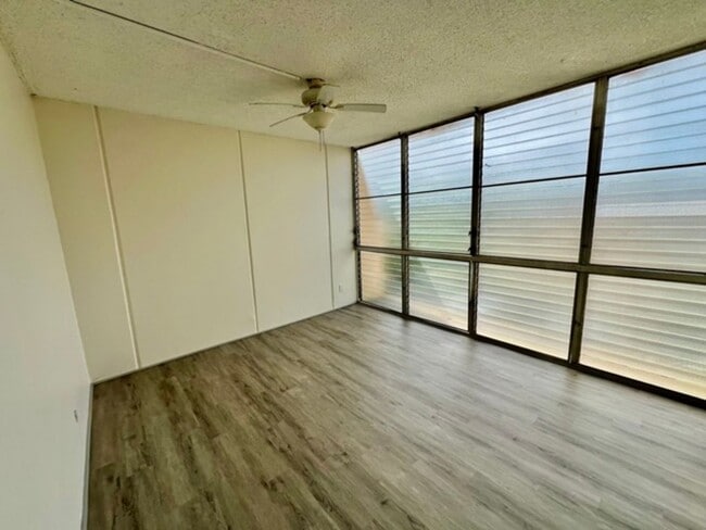 Building Photo - 95-2057 Waikalani Pl #406