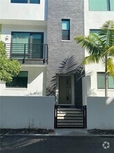 Building Photo - 955 Arlington Ave N