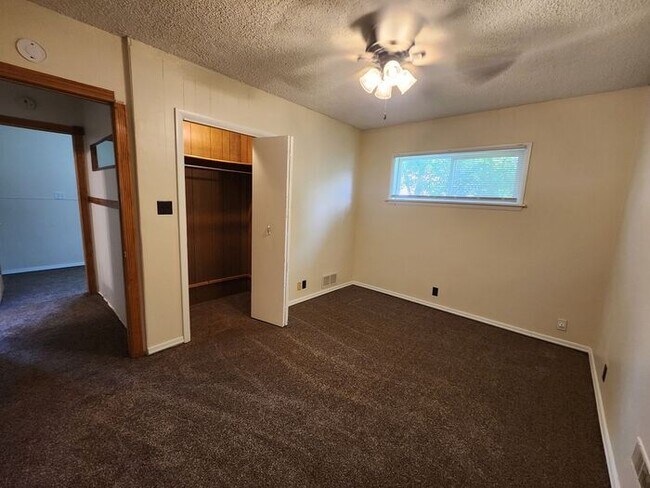 Foto del edificio - Charming 2-Bedroom Home On Terre Hautes North Side Near Terre Town School