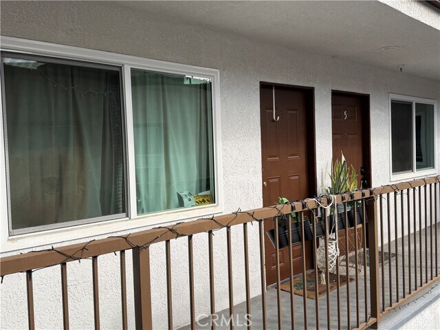 Foto del edificio - 1758 N Kingsley Dr